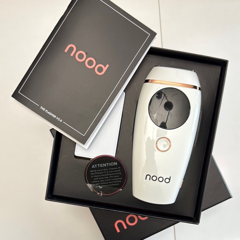 Nood The Flasher 2.0, Hair Removal Device in White and Black